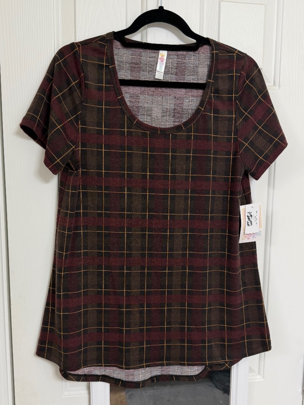 NWT - LulaRoe Classic T short sleeve top (L)